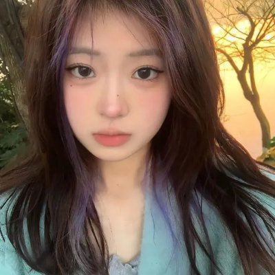 红绒花海报